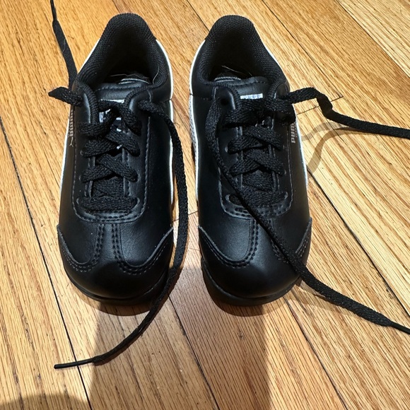 Puma Roma Kids Black and White Low-Top Sneakers - Picture 2 of 5